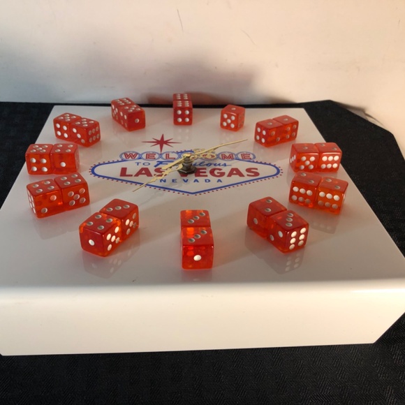 Vintage White Acrylic Las Vegas Dice clock  9x9 “ - Picture 9 of 9